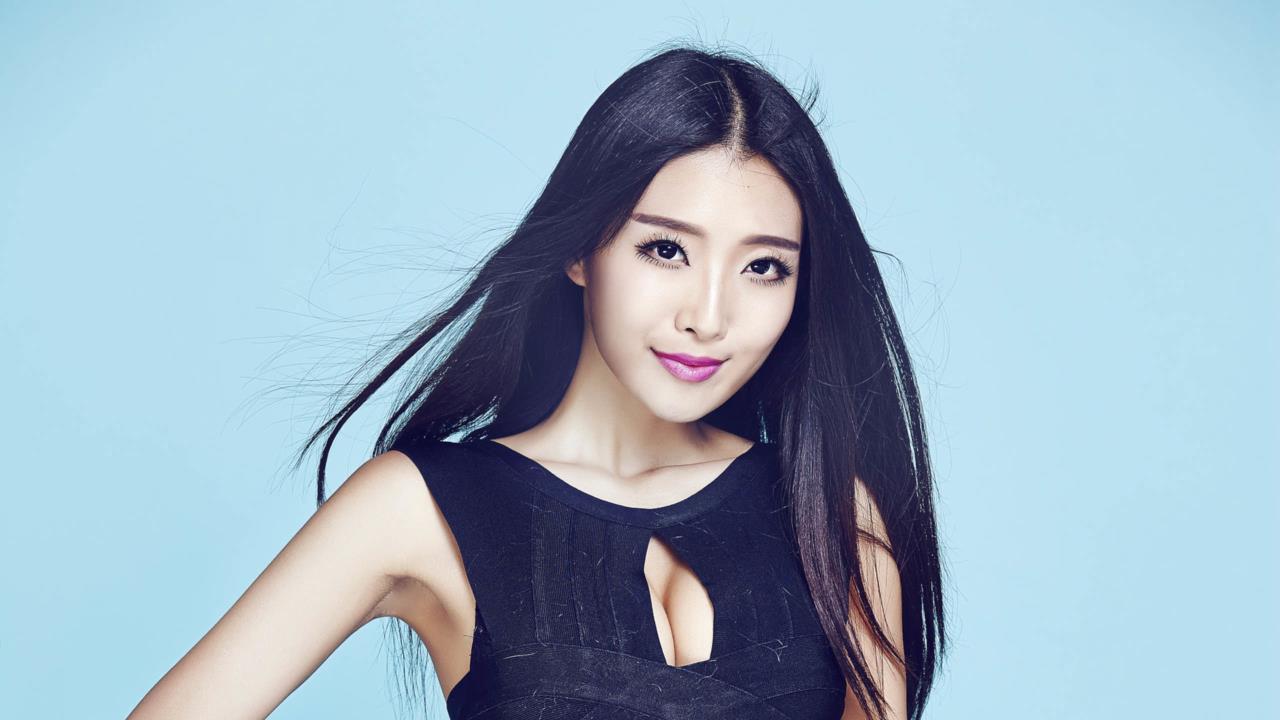 三百万迷妹至死不渝的优点:  坚韧不拔的追星热情与忠诚。