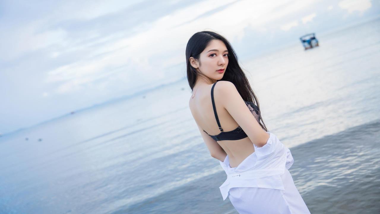 小猪罗志祥代言旧版草莓:  昔日代言引热议，经典回响？